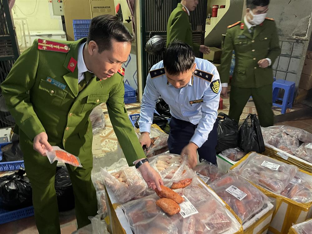 Hà Nội: Phát hiện hơn 01 tấn thực phẩm đông lạnh không rõ nguồn gốc